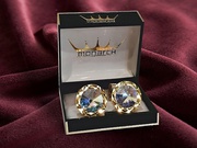 Позолоченные запонки бренда Monarch с кристаллами Swarovski.